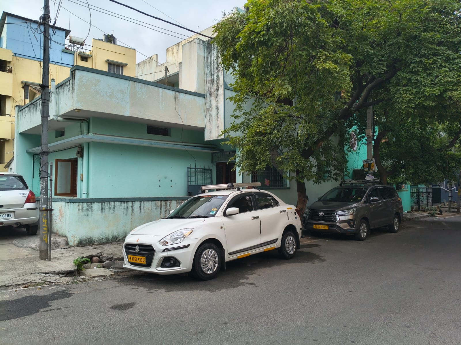AVGS fleet lineup at pickup location in Bangalore